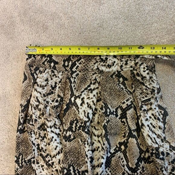 Missguided NWT Brown Tan Snake Print Pleated Mini Skirt size 2 - Picture 15 of 16